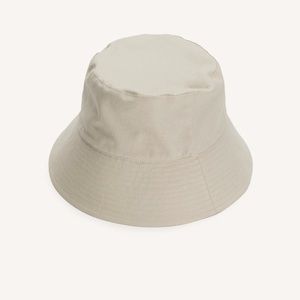 NWOT BAGGU Bucket Hat
